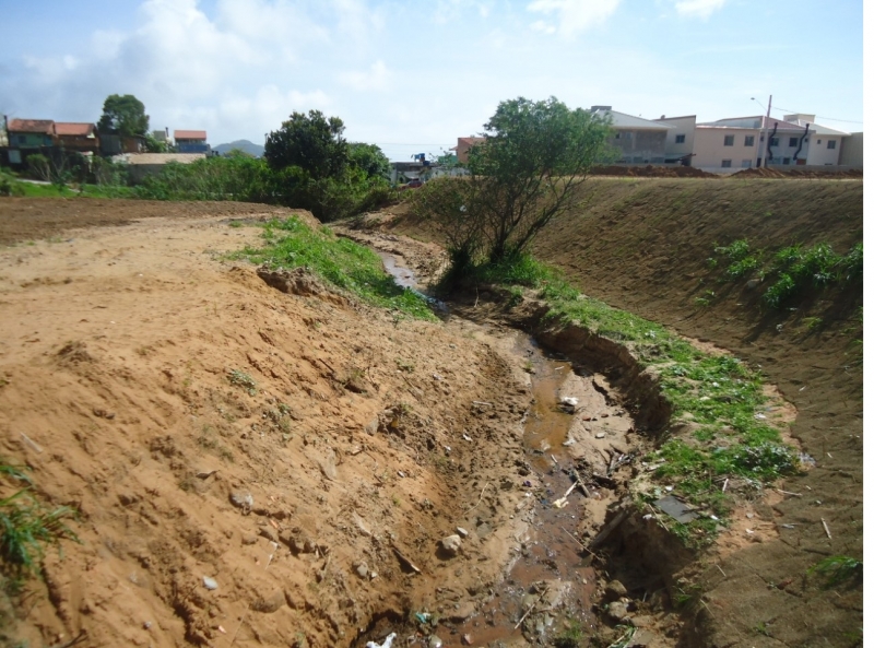 Empresa é autuada por terraplenagem ilegal