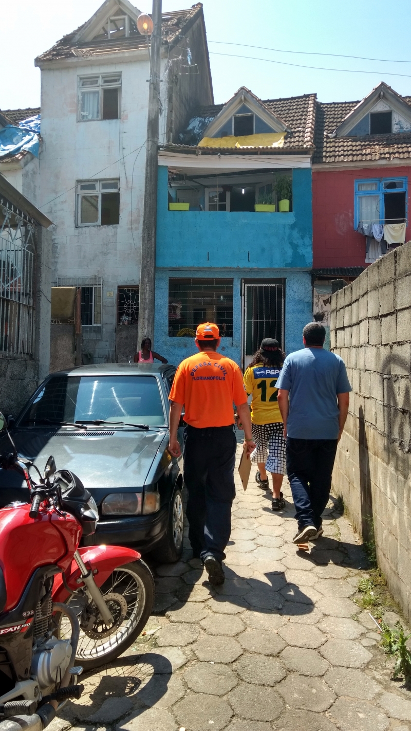 Raio? Defesa Civil avalia danos em residências