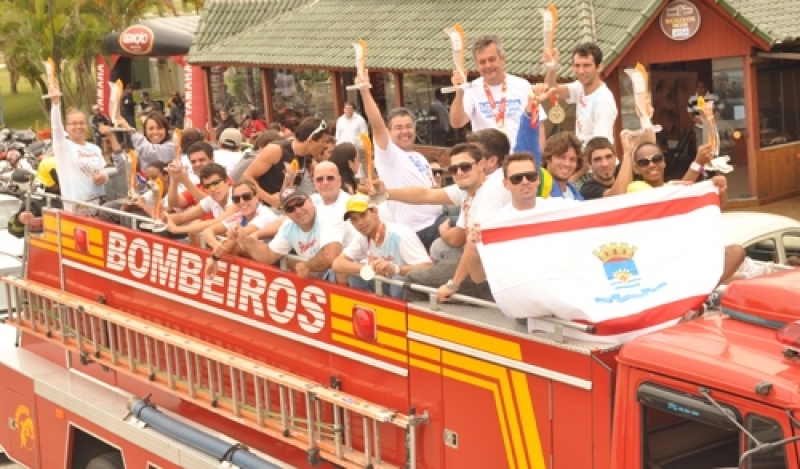 Tricampeões dos JASC festejam nas ruas da Capital