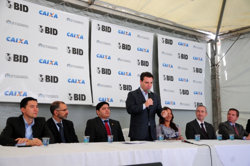 Prefeito participa de encontro na Argentina