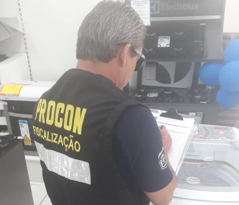 Procon faz levantamento de preço de produtos no comércio da Capital antes da Black Friday 