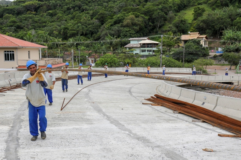 Prefeitura desapropria dez terrenos para acelerar obras do Elevado do Rio Tavares