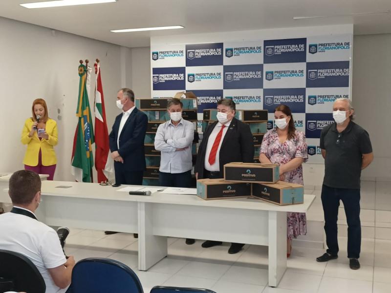 Secretaria Municipal de Saúde recebe computadores por meio de emendas parlamentares