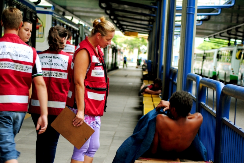 Prefeitura aborda moradores de rua