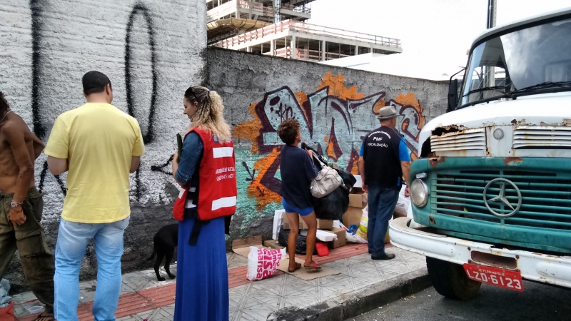 Continente procura integrar moradores de rua