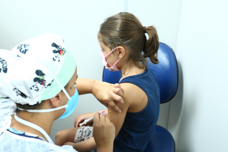 COVID-19|Florianópolis baixa idade de vacinação para crianças de 7 anos