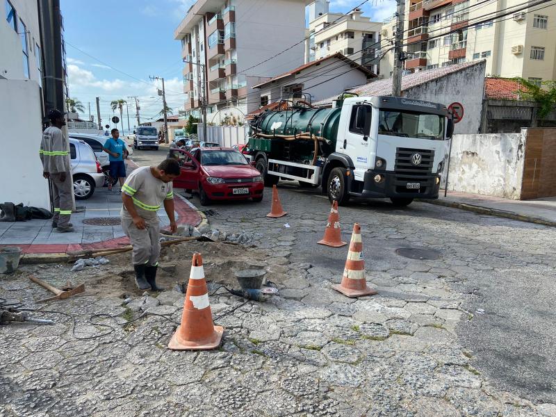 Prefeitura de Florianópolis multa a Casan em 900 mil reais por danos ao meio ambiente e emite advertência contratual