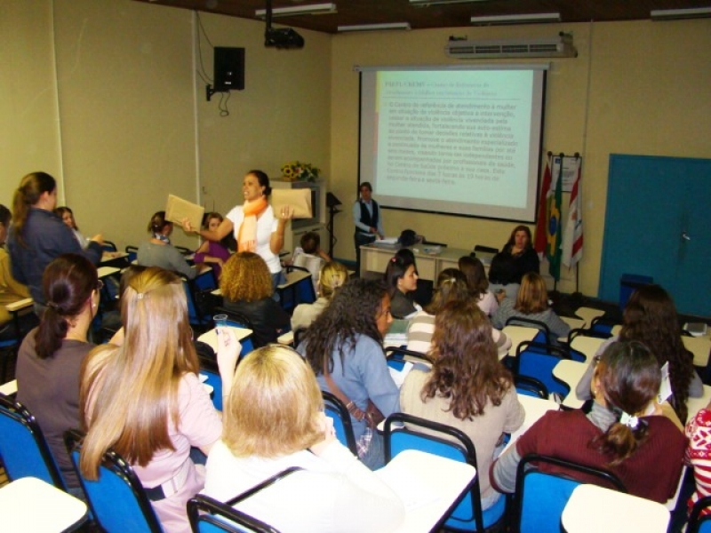 Secretaria promove cursos de capacitação para funcionários do CRAS