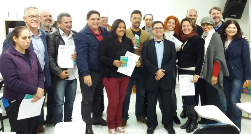 Tomam posse membros do Conselho Família pela Educação