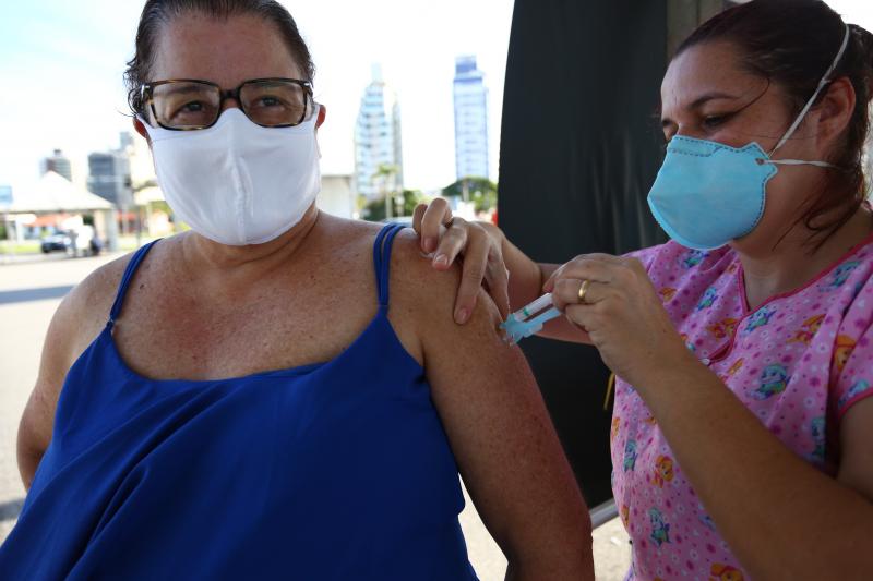 Vacinação segue nessa segunda (21) para pessoas de 50 anos ou mais