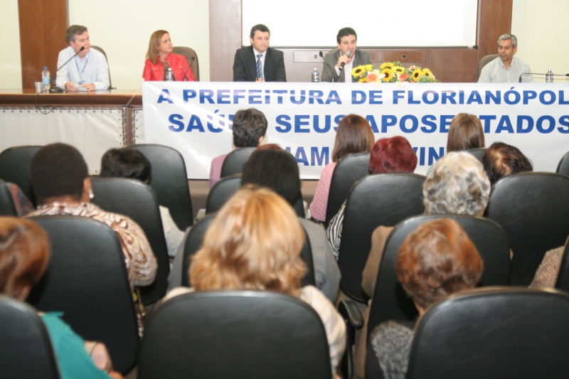 Prefeitura homenageia seus aposentados