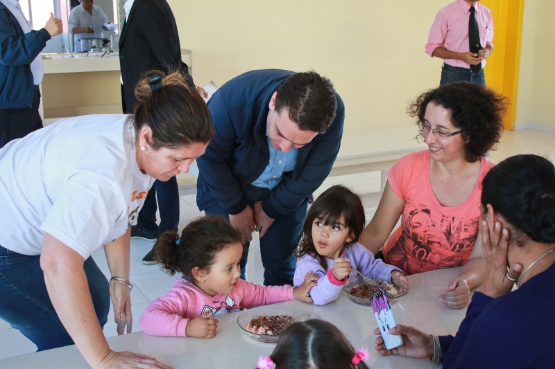 Prefeito diz que não descansa enquanto faltar creche