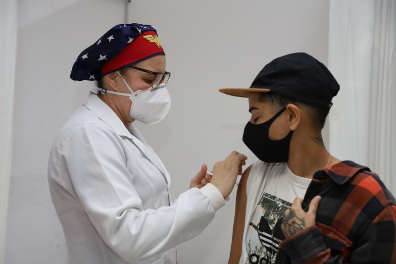  Florianópolis segue vacinando pessoas de 16 anos ou + nesta quarta (22)