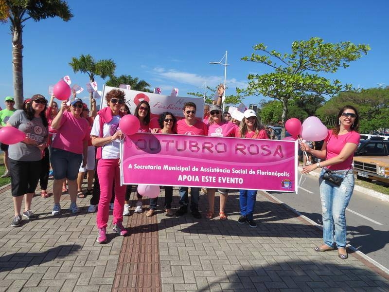 Caminhada Rosa reúne 4 mil na Beira-Mar Norte
