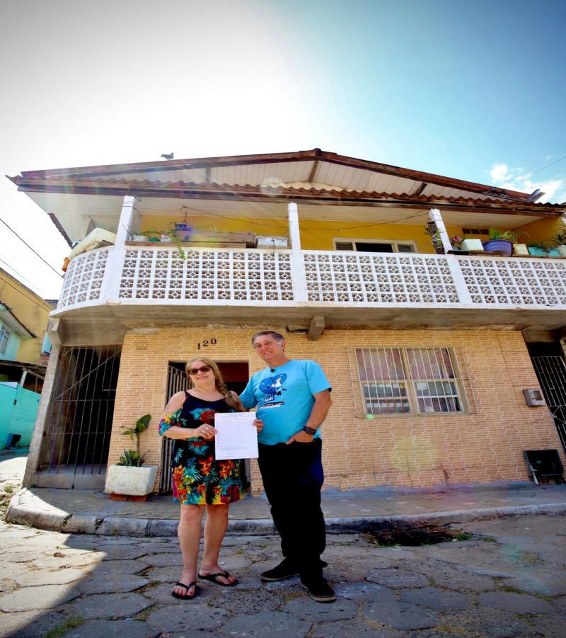 PMF entrega 271 matrículas de propriedade para famílias do Monte Cristo