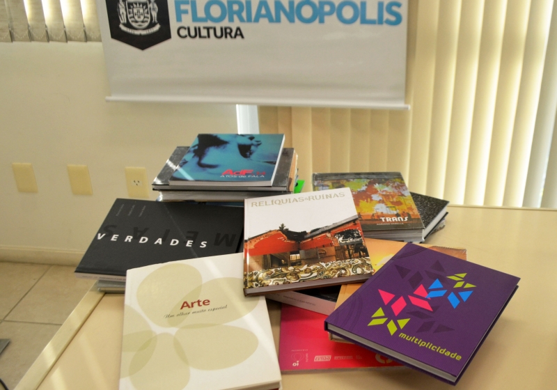 SeCult recebe doação de livros de arte