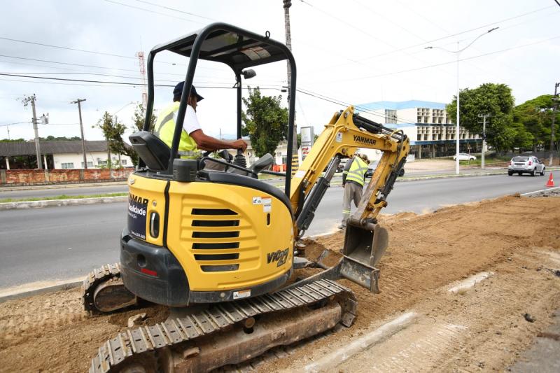 Iniciada a implantação de ciclovia na Ivo Silveira