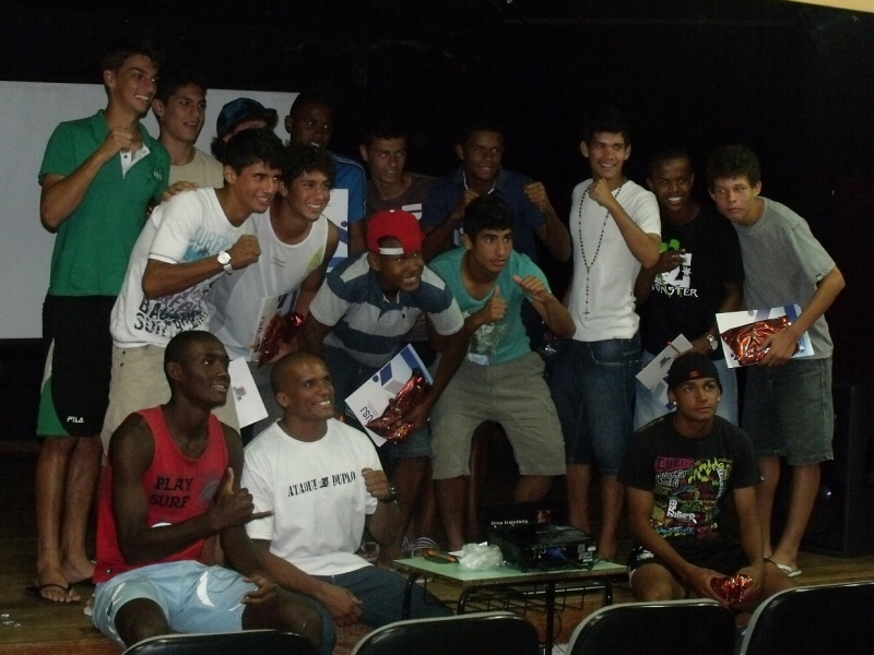 Palestra motivacional de atleta apoiado pela FME emociona adolescentes.