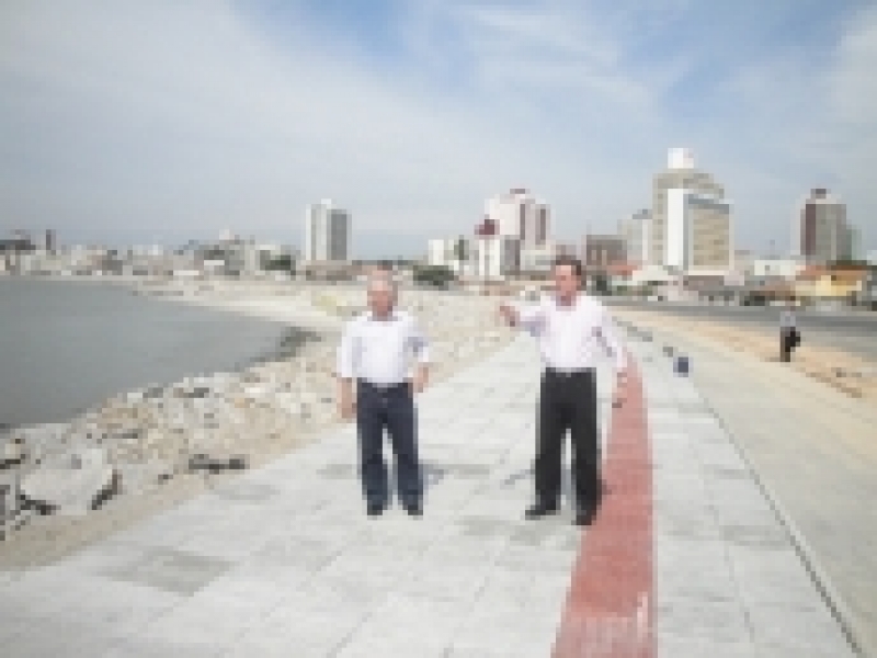 Secretário de Obras e Prefeito Dário Berger realizam visita de inspeção às obras da Beira-Mar Continental