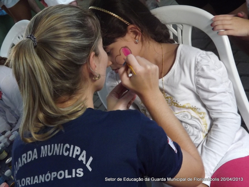 Pintura Facial na ” Pracinha do Estreito”
