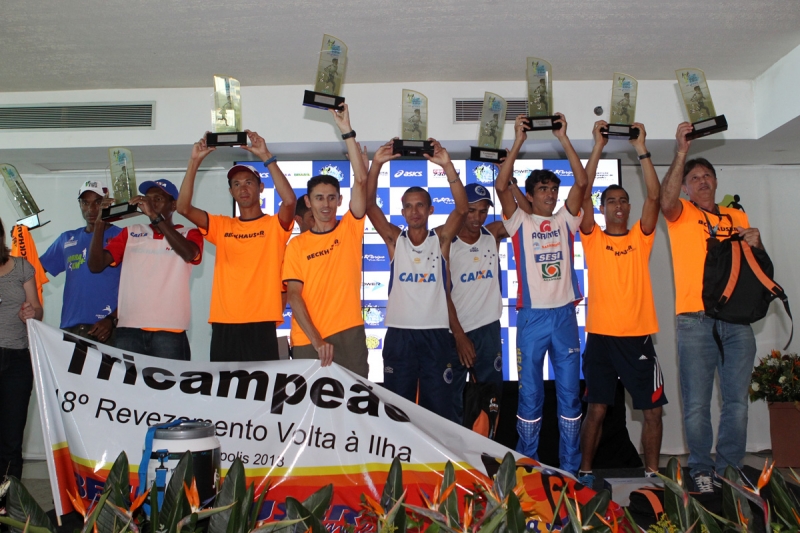 Campeões do 18º Revezamento Volta à Ilha ASICS são premiados     