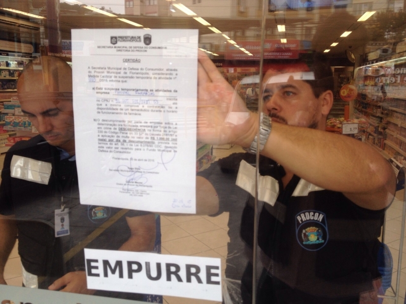Operação notifica 24 farmácias na Capital