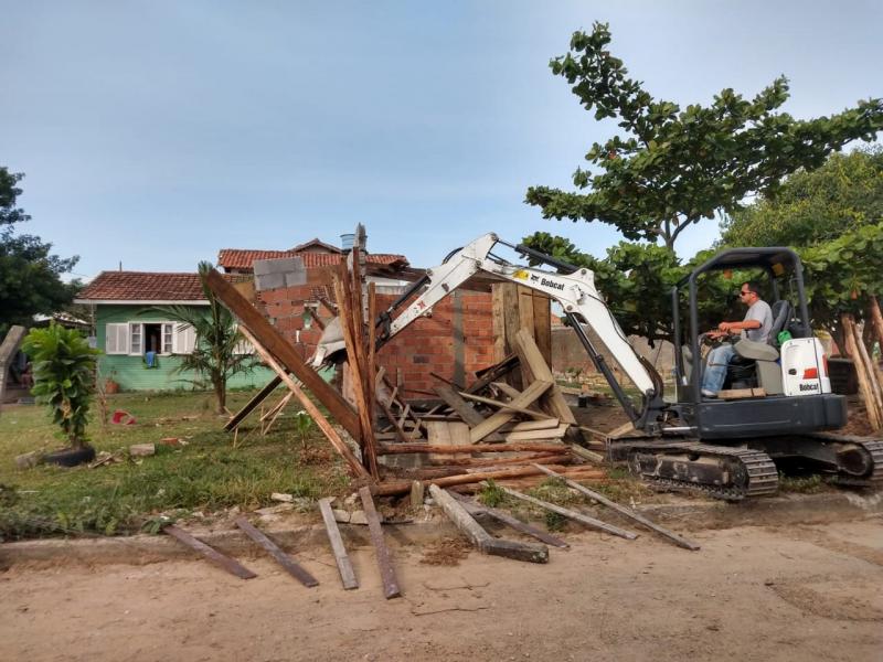 Prefeitura realiza ações contra obras irregulares no norte da Ilha