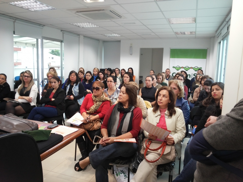 Encontro debate serviços de convivência para jovens