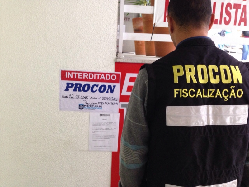 Procon fecha mais três estacionamentos