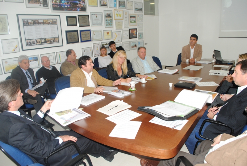 Prefeitura planeja duas grandes praças para 2011