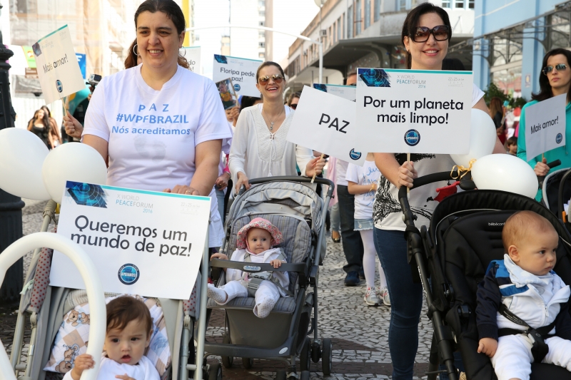 'Carrinhada' conclama à educação para a paz