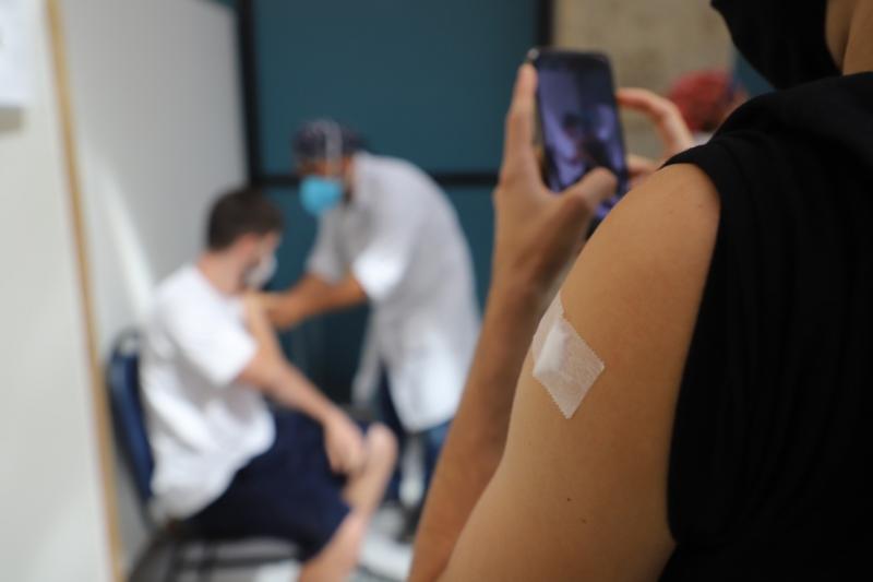 Florianópolis segue vacinando adolescentes de 16 anos nesta quinta (23) 