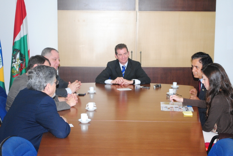 Vice-Prefeito João Batista recebe Cônsul Geral da Índia