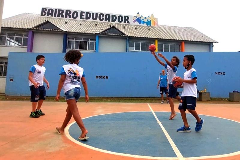 Handebol busca integração esportiva a crianças e adolescentes do Monte Cristo