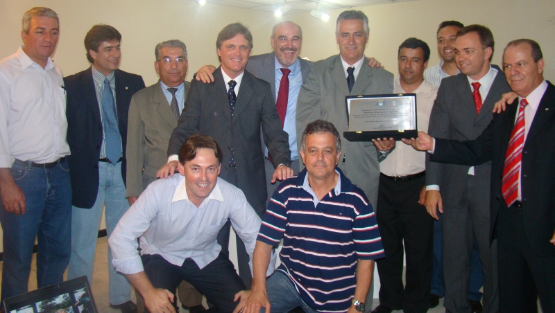 Câmara de vereadores homenageia campeões dos Jasc