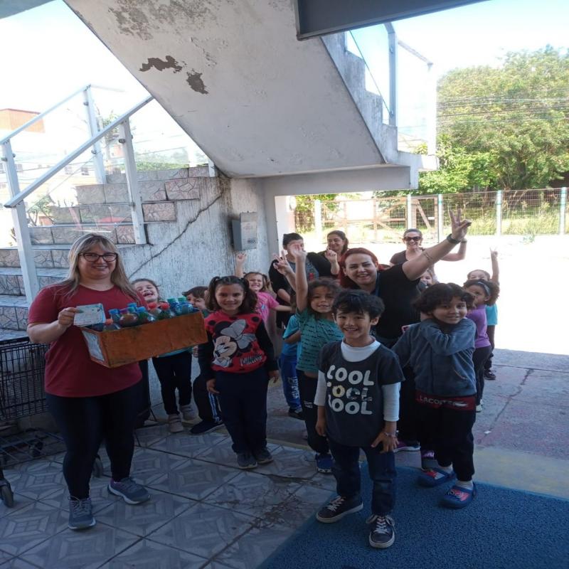 Creche Municipal da Capital arrecada 530 litros de óleo para descarte correto e ganha segundo lugar em gincana da ACIF