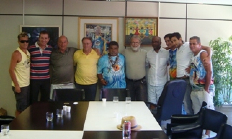 Prefeito em exercício visita a escola carioca Beija Flor 