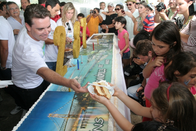 Aniversário reúne multidão em vários bairros