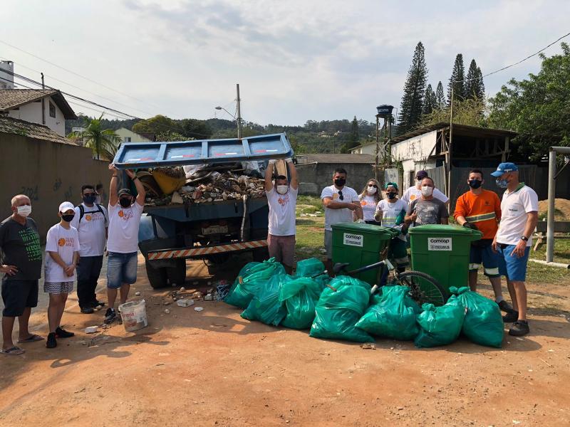 Rancho Amor à Ilha coleta mais de 720 kg de lixo no João Paulo