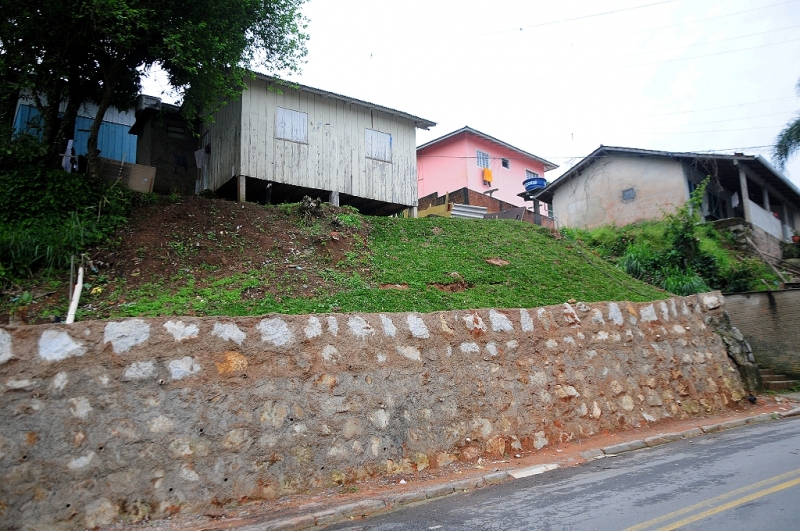 Muros de contenção minimizam prejuízos