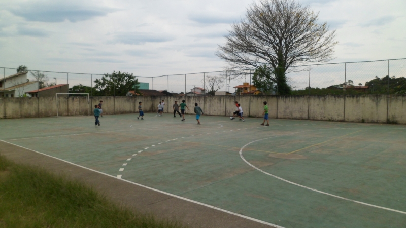 Escola Antônio Paschoal Apóstolo ganha quadra de esportes coberta