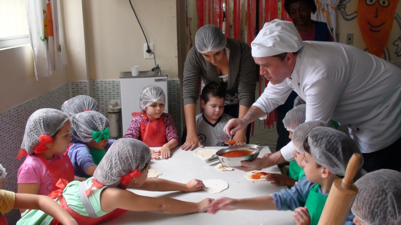 Chef vai à Creche Municipal 
