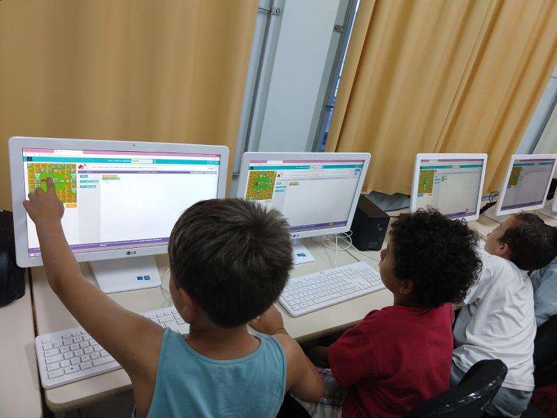 Garotada cria personagens para aula de Introdução à Programação