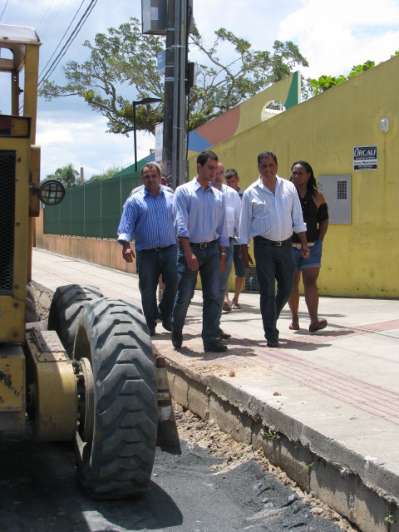 Secretário João Amin fiscaliza obras na Ilha