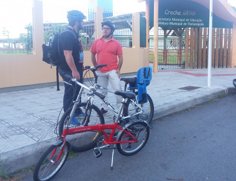 Secretário de Educação visita escolas de bike