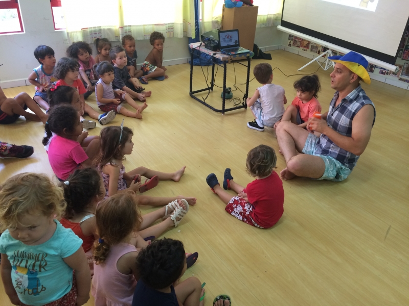 Crianças aprendem a se proteger contra o mosquito da dengue através do projeto Verão Educador