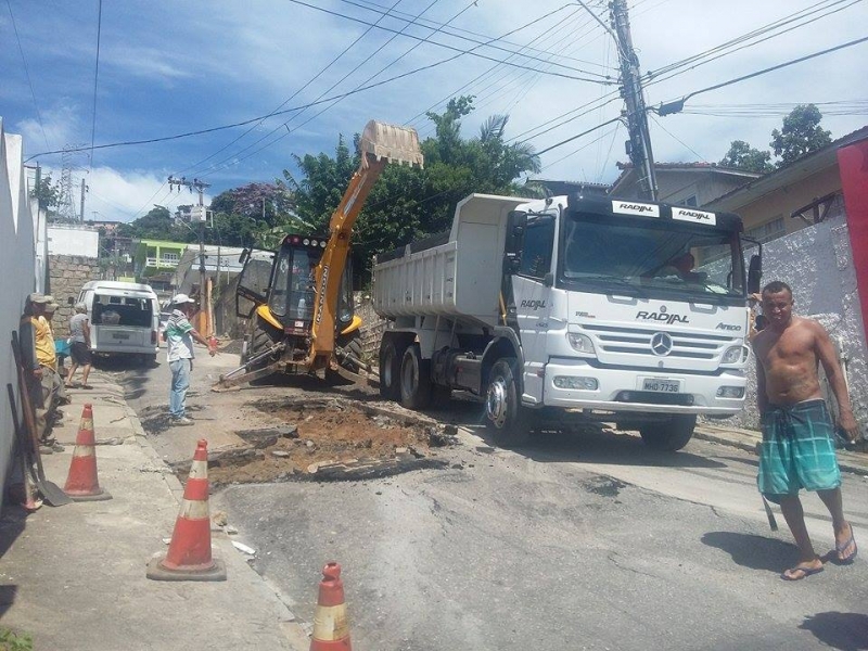 Drenagem da rua Treze de Maio passa por obras