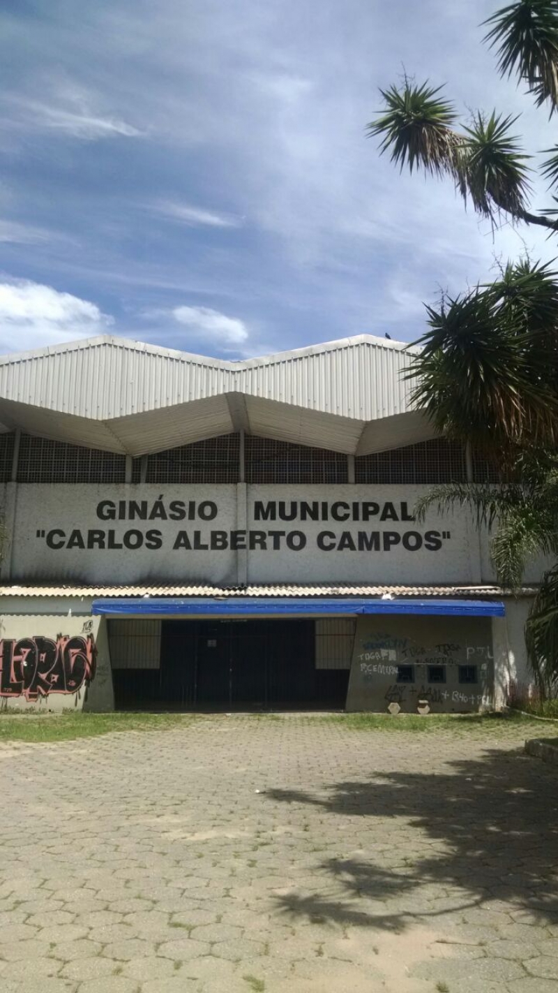 Ginásio de esportes passa por mutirão de limpeza