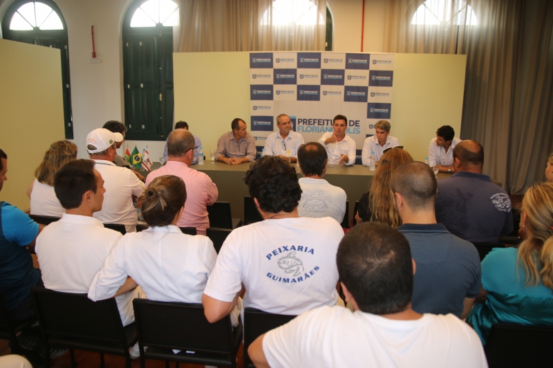 CIDASC renova licenças para peixarias do Mercado