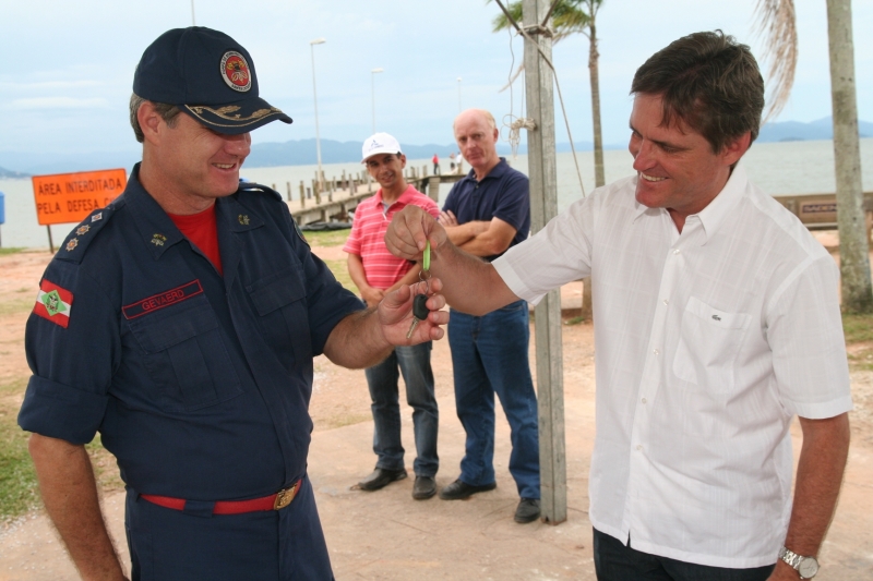Dário constrói chafariz na Beira-Mar e entrega  viaturas para os Bombeiros